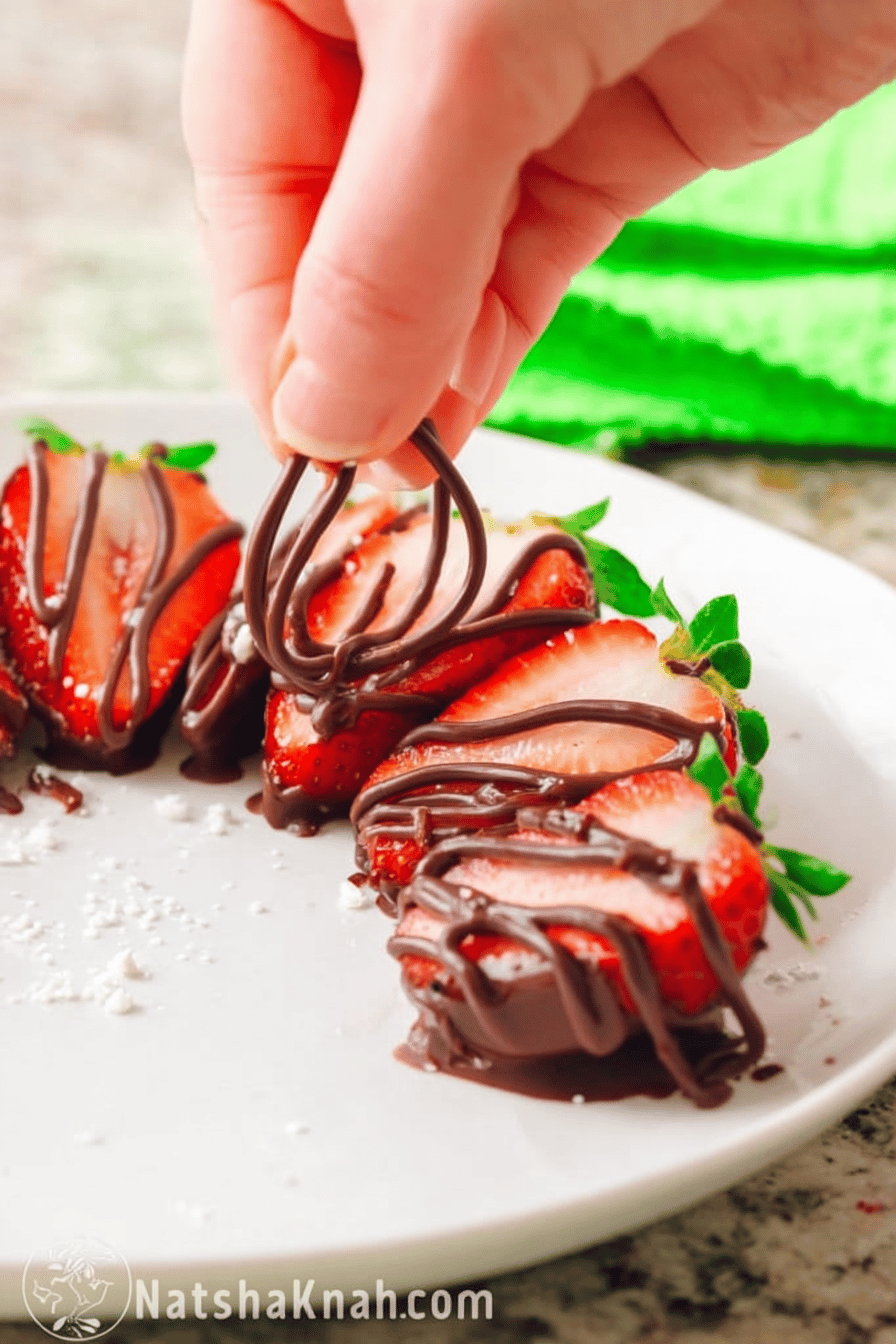 Decorating Cakes With Chocolate